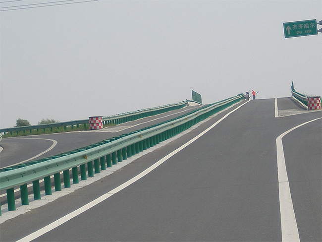 昭通高速公路护栏的材质与规格