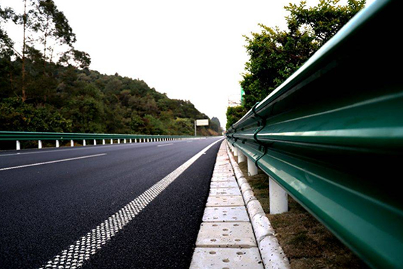 昭通高速公路护栏的常用类型